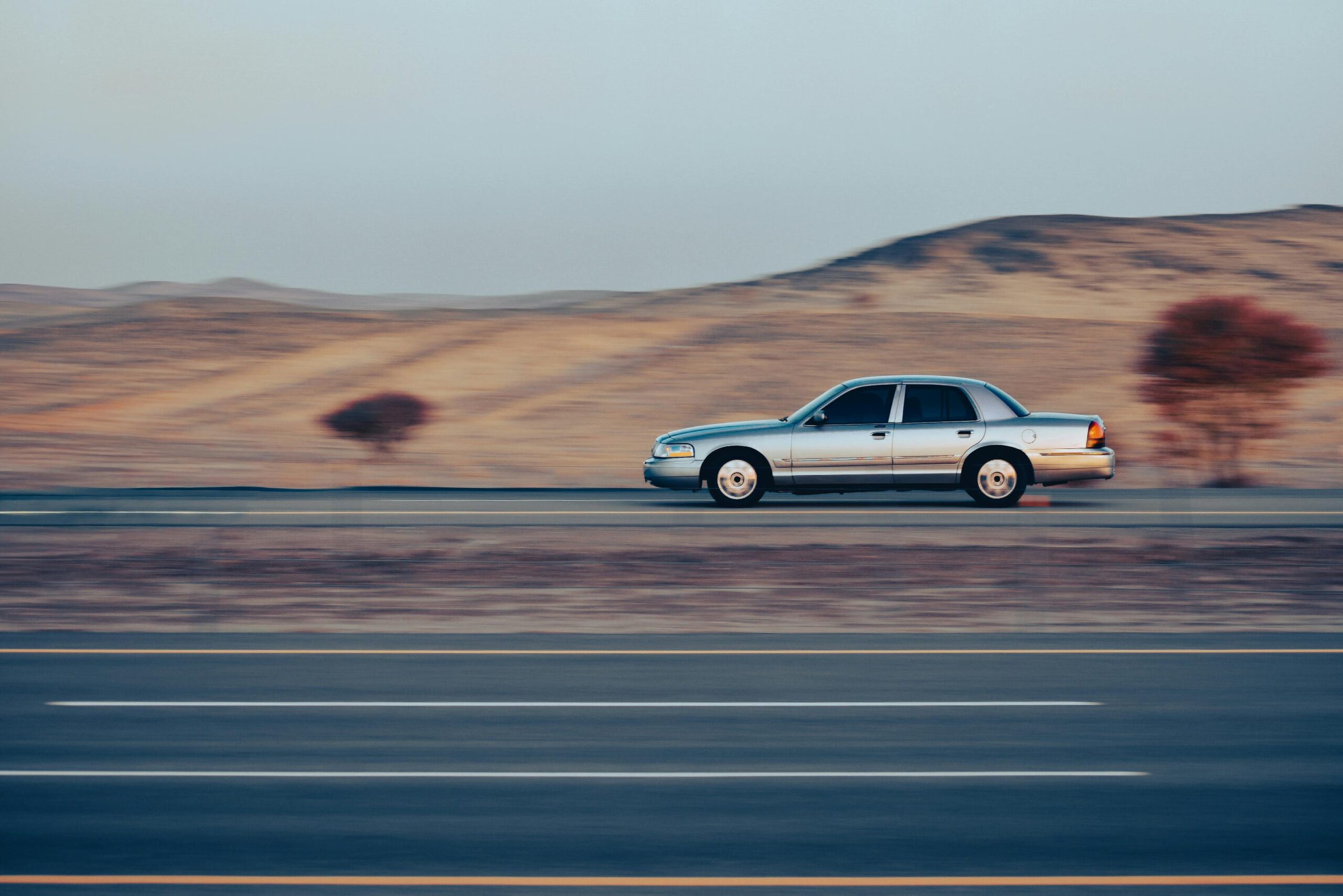 car driving on the road | Abogado de accidentes automovilísticos en Albuquerque, Nuevo México